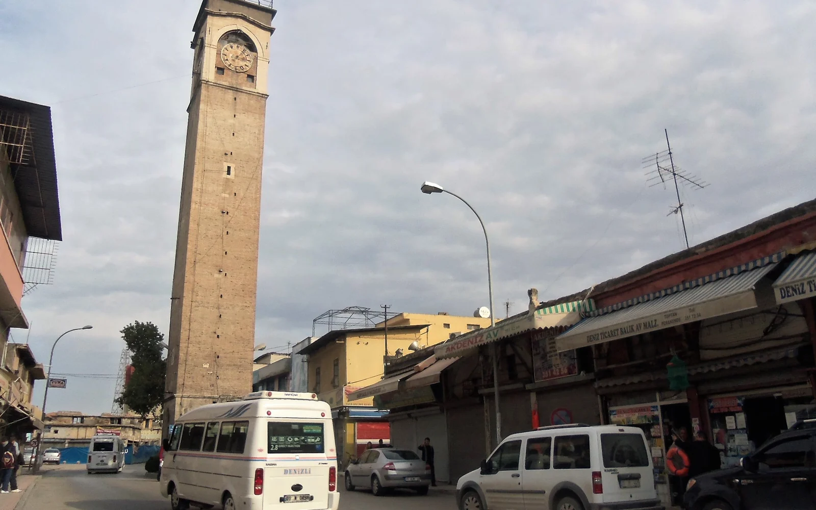 Büyük Saat ve Kazancılar Çarşısı