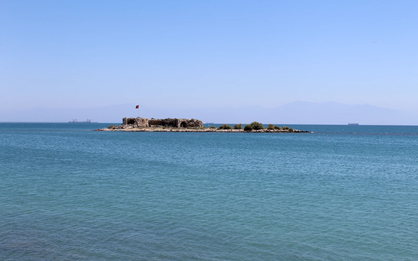 Yumurtalık Kız Kalesi ve Sahili
