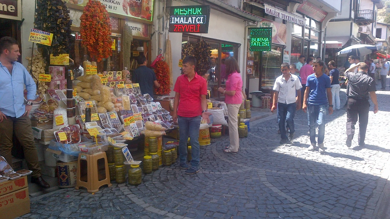 Beypazarı tarihî çarşısı ve yöresel ürün dükkânları