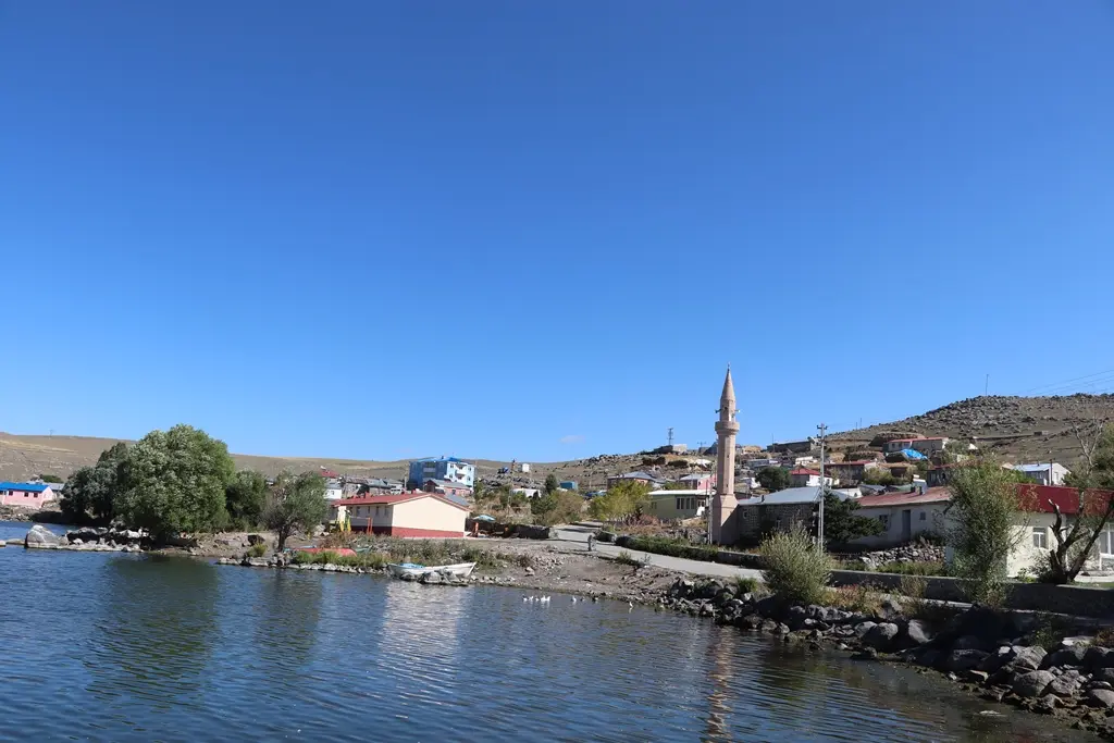 Akçakale Adası ve Ada Şehri Kalıntıları