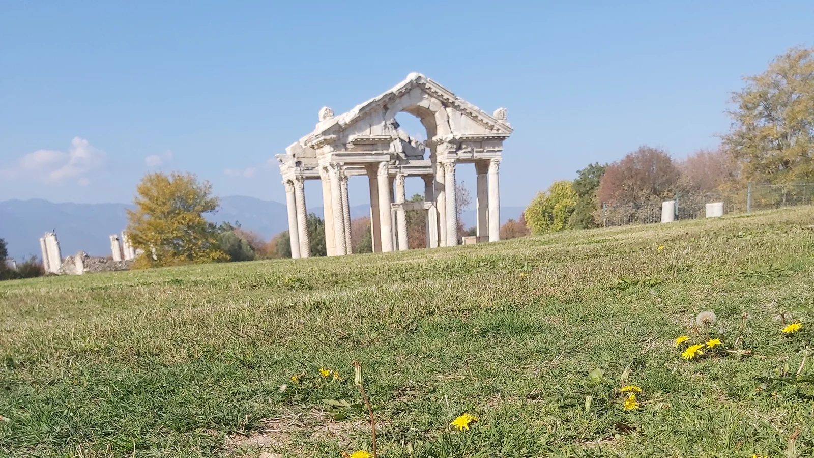 Afrodisias Antik Kenti Tetrapylon anıtı