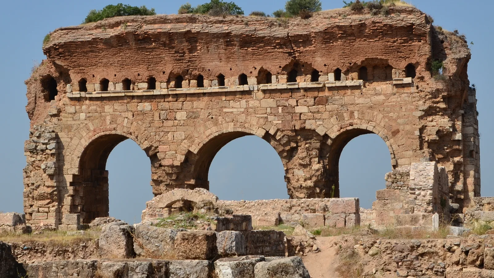 Tralleis Antik Kenti Üç Gözler kalıntıları