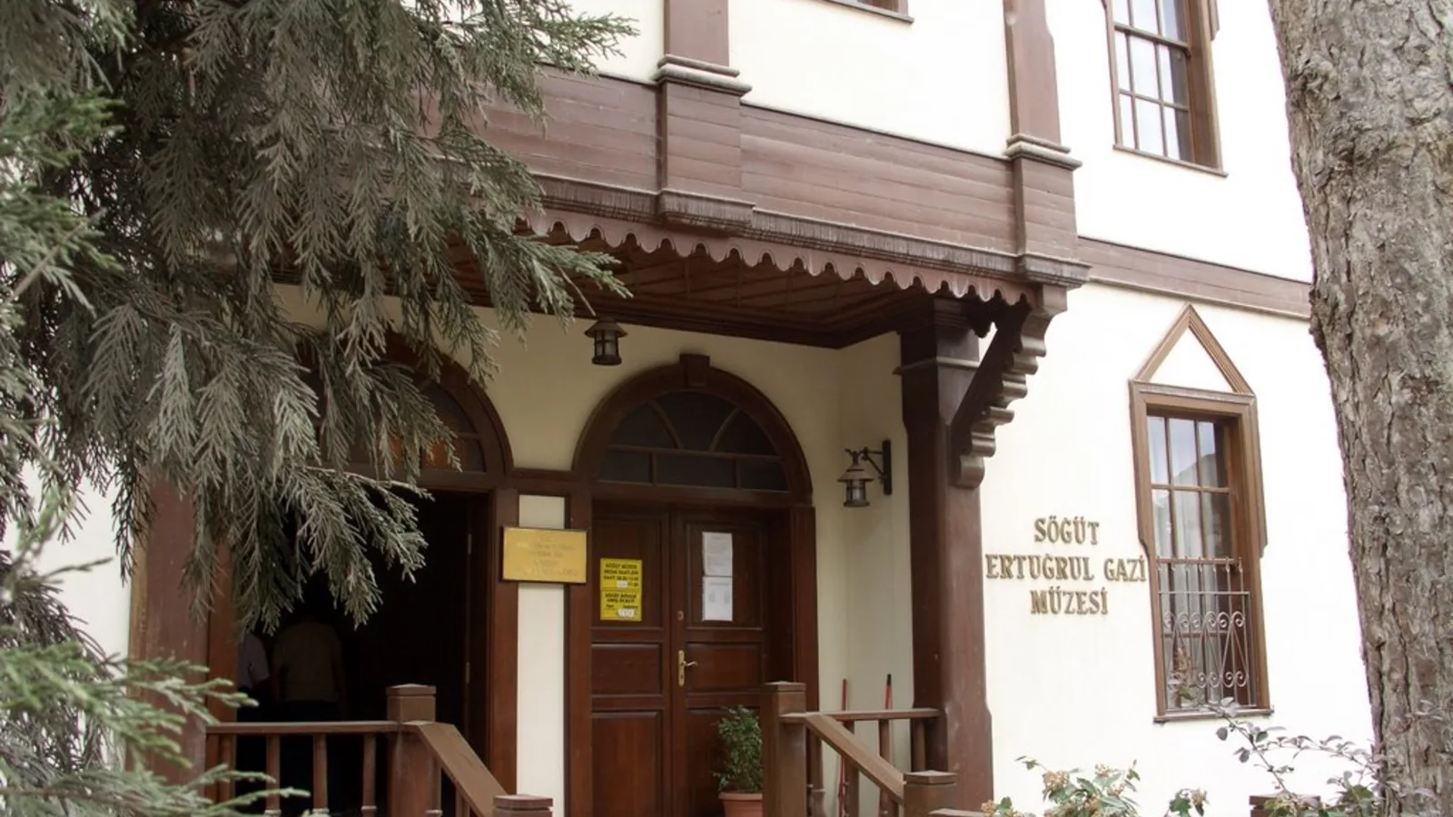 Söğüt Ertuğrul Gazi Müzesi ahşap cepheli giriş bölümü