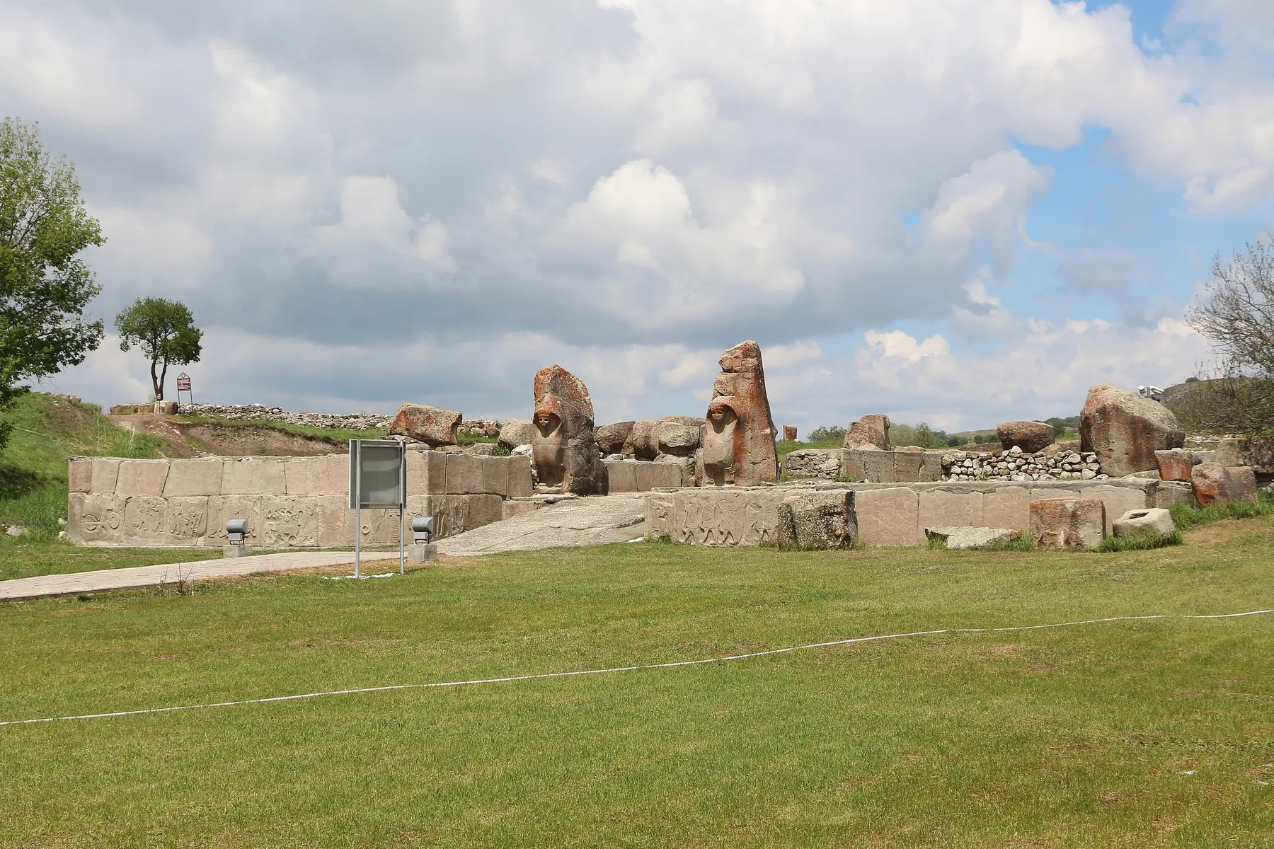 Alacahöyük ve Sfenksli Kapı