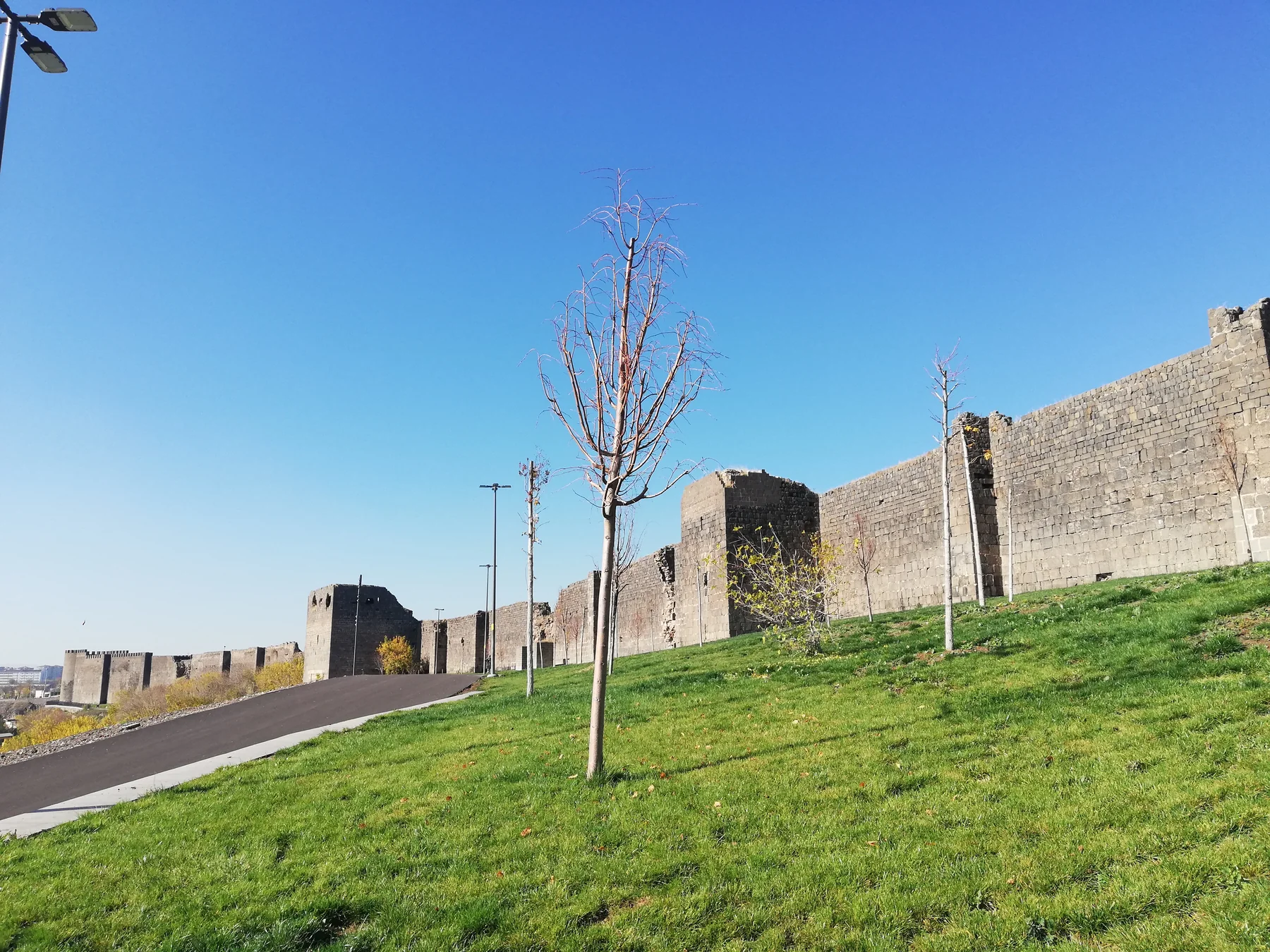 Diyarbakır şehir rehberi kapak görseli