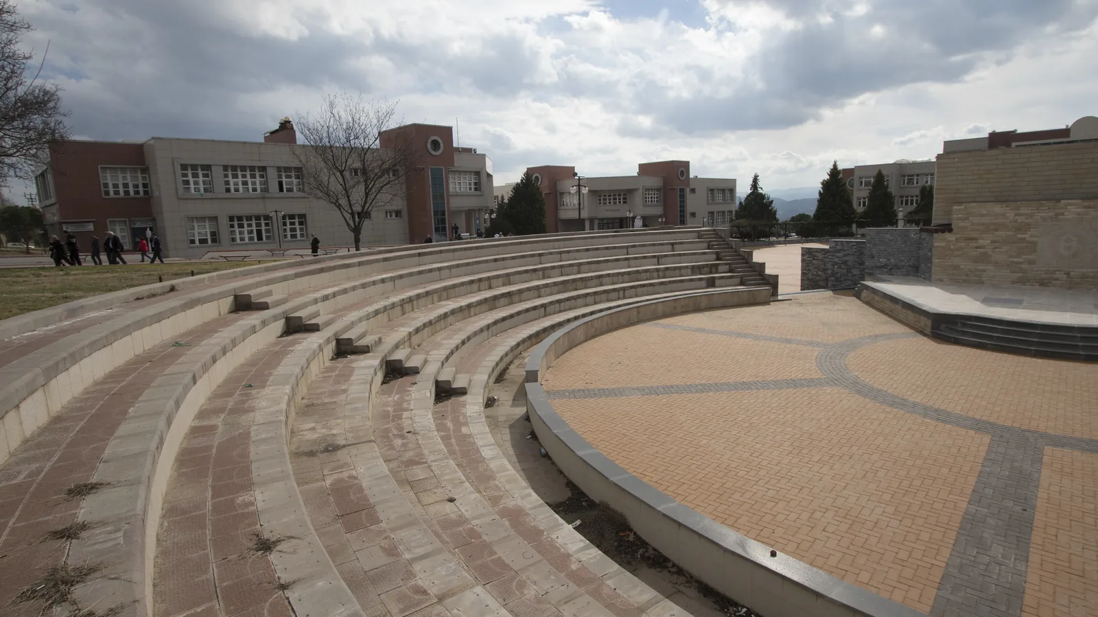 Aydın Adnan Menderes Üniversitesi açık hava amfisi