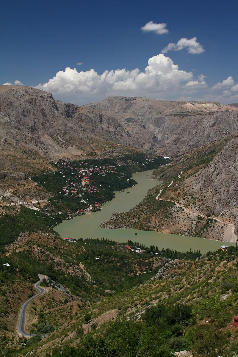 Kemaliye: Taş Konaklar, Kapı Tokmakları ve Kadıgölü
