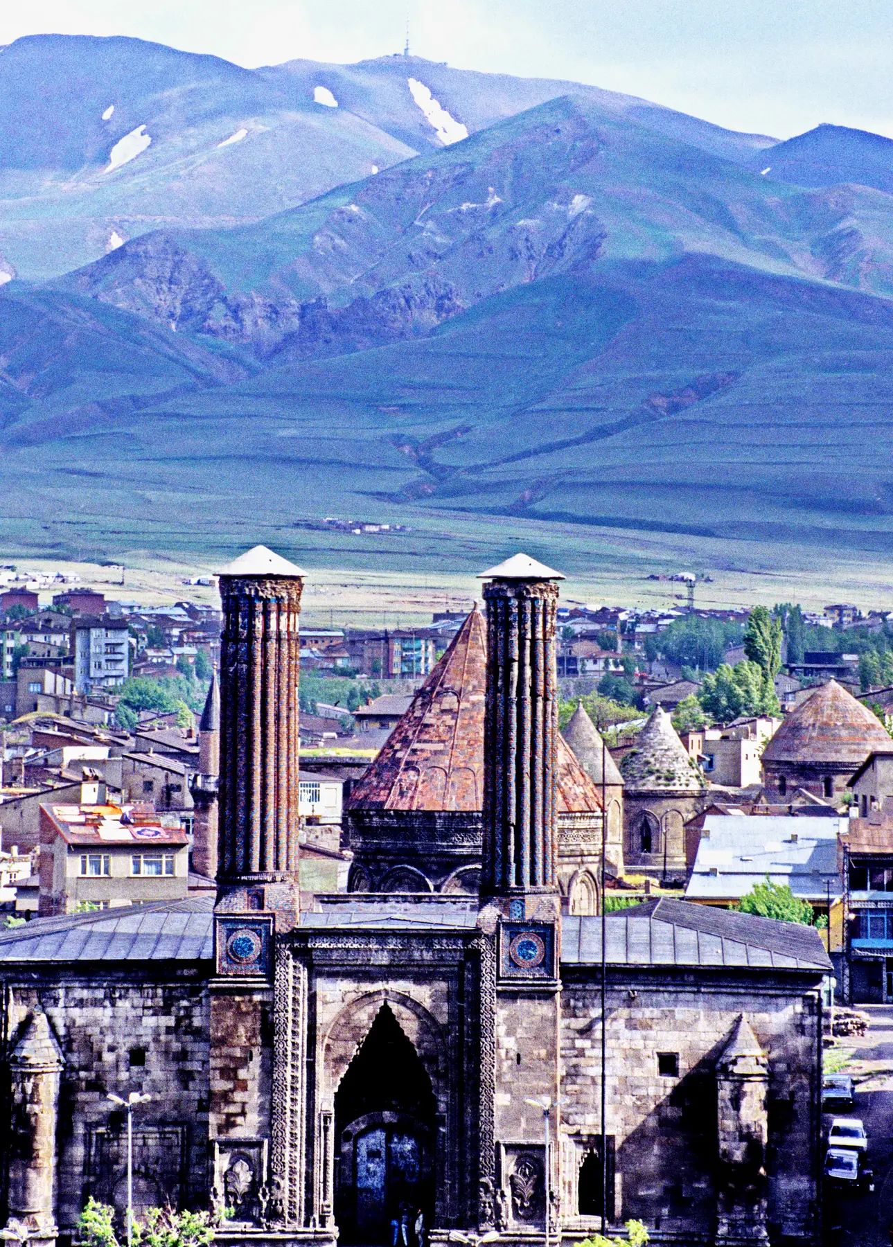 Çifte Minareli Medrese: Erzurum’un Simgesi