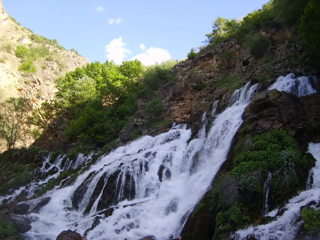 Tomara Şelalesi Tabiat Parkı