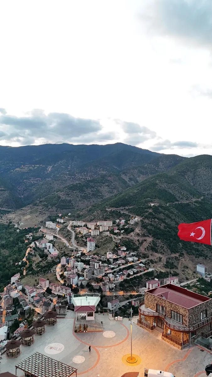 Torul Kalesi Cam Seyir Terası