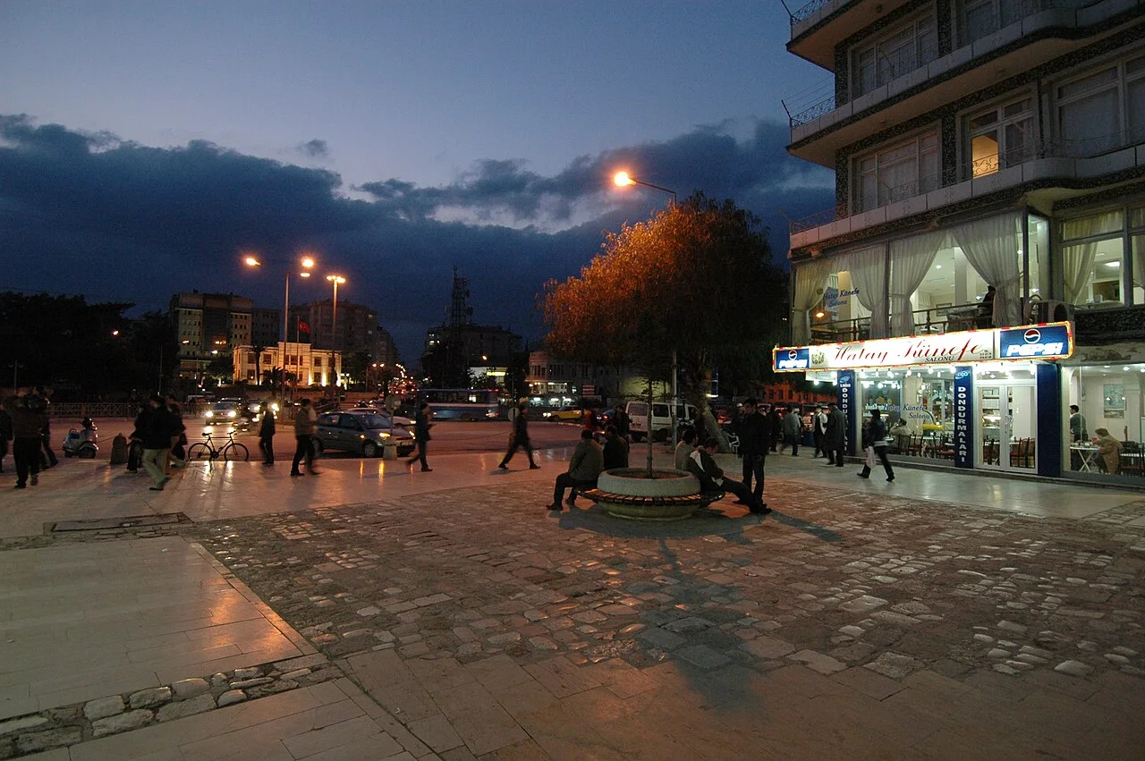 Antakya merkezde akşam saatleri