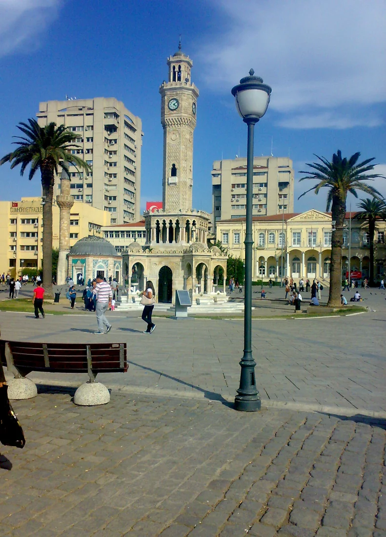 İzmir şehir rehberi kapak görseli