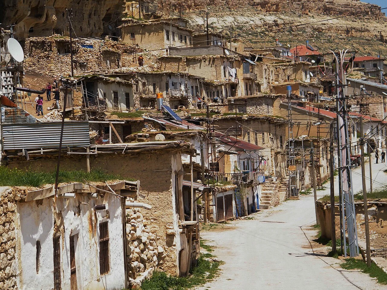 Karaman Taşkale köyü ve kaya dokusu gerçek fotoğrafı