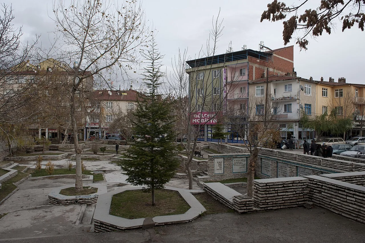 Karaman Yunus Emre Camii ve parkı gerçek fotoğrafı