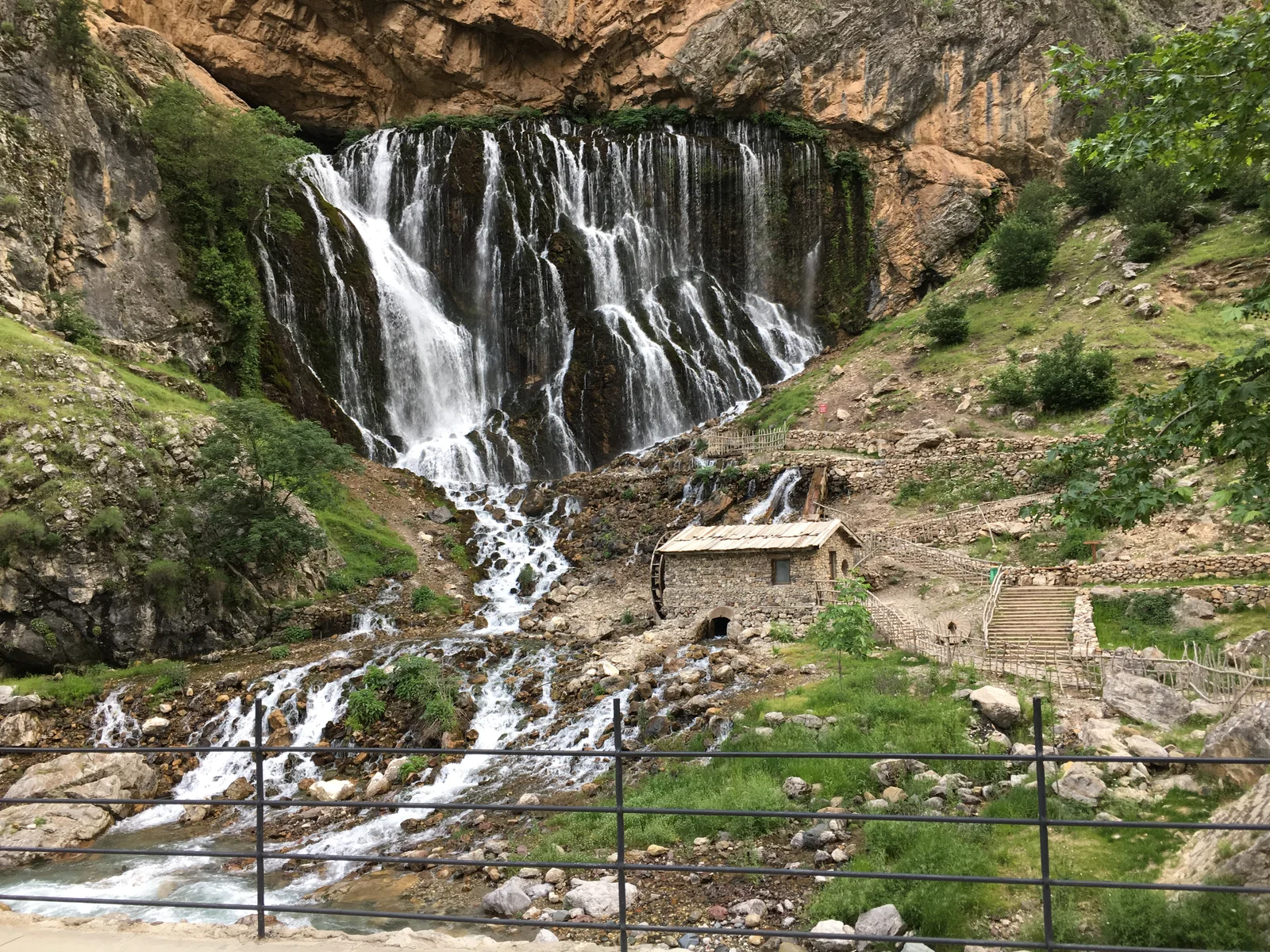 Kapuzbaşı Takım Şelaleleri