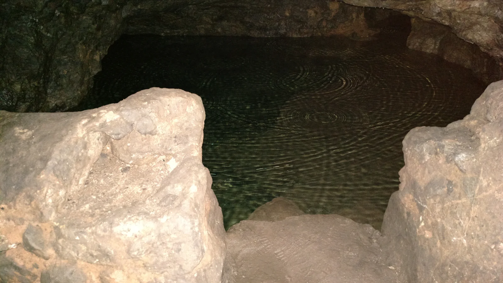 Sulu Mağara