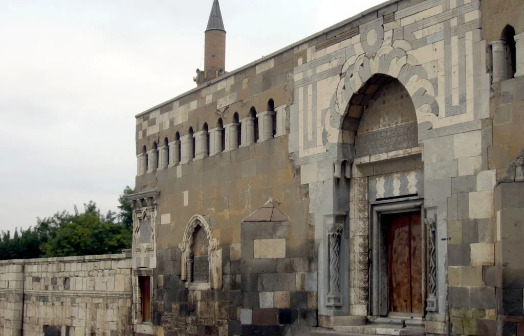 Konya Alaeddin Camii gerçek dış cephe görünümü