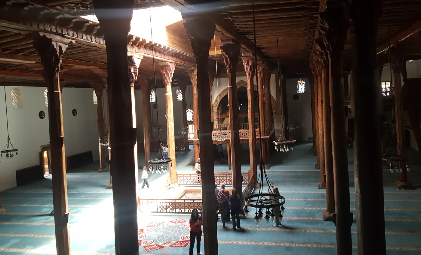 Konya Beyşehir Eşrefoğlu Camii gerçek iç mekân fotoğrafı