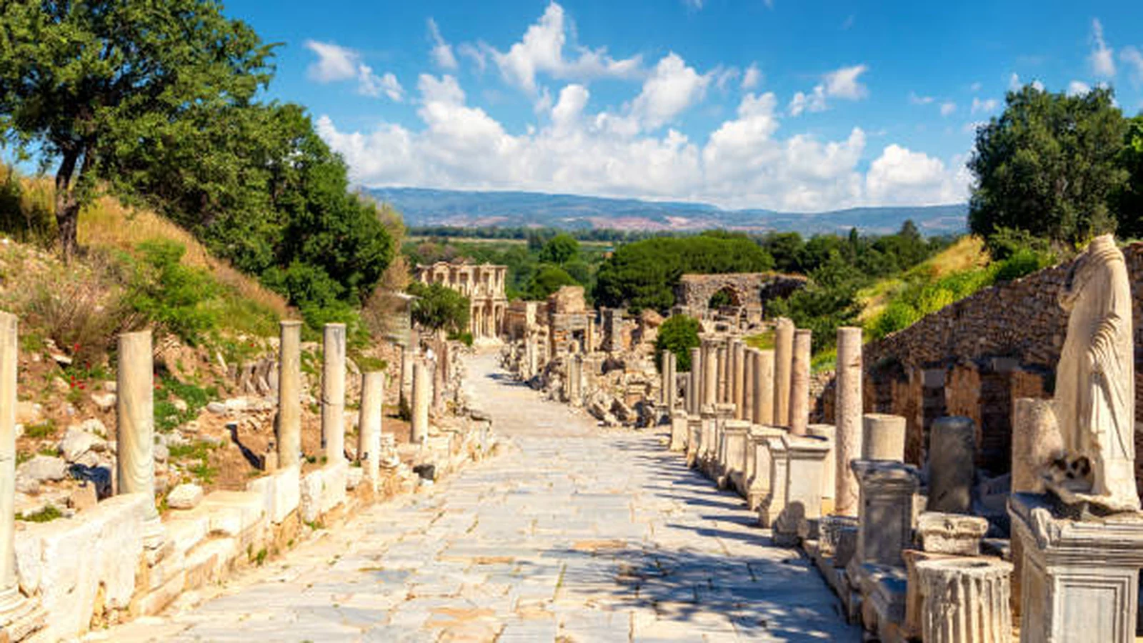 Efes Antik Kenti mermer caddesi