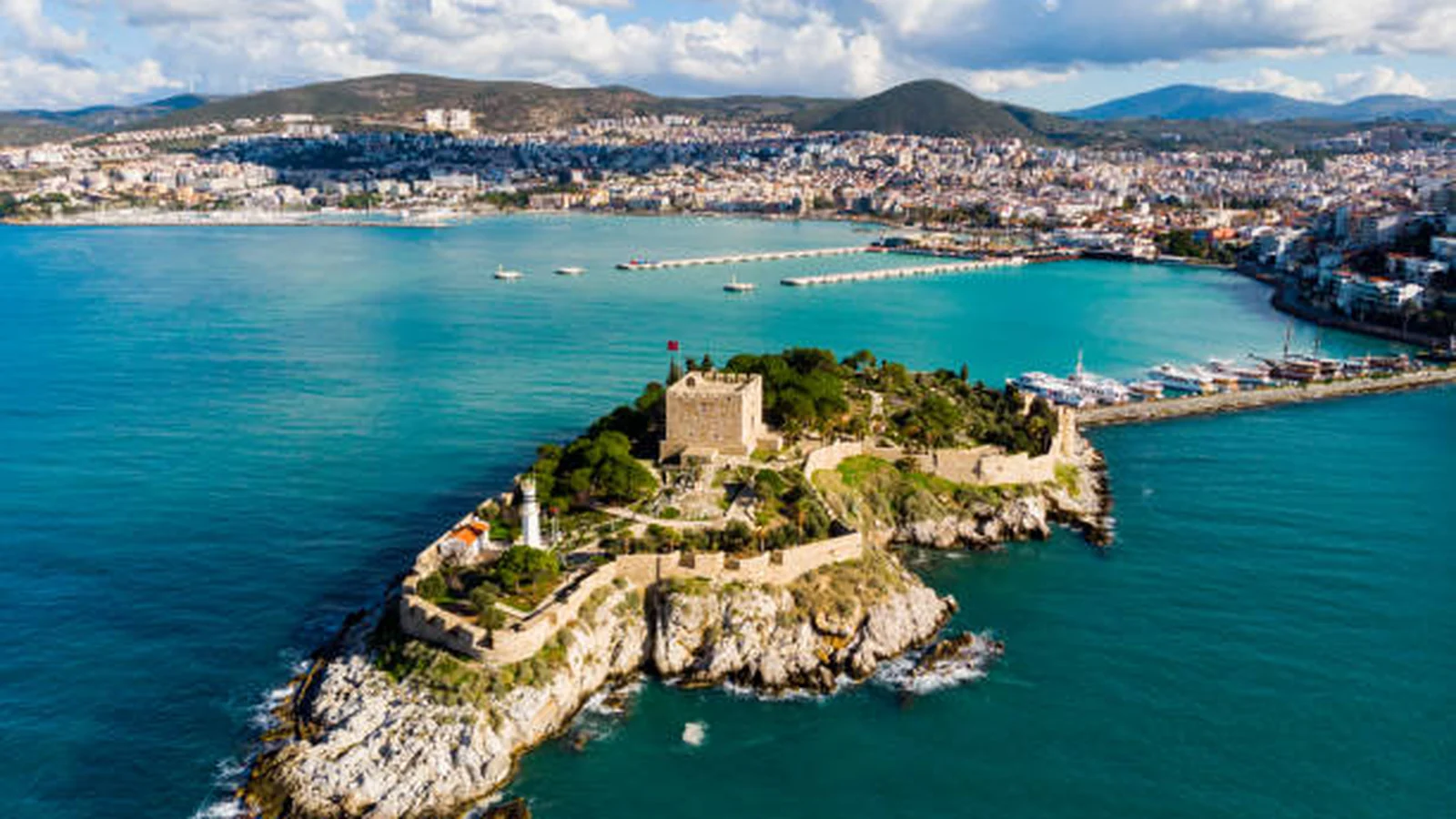 Kuşadası Güvercinada havadan görünümü