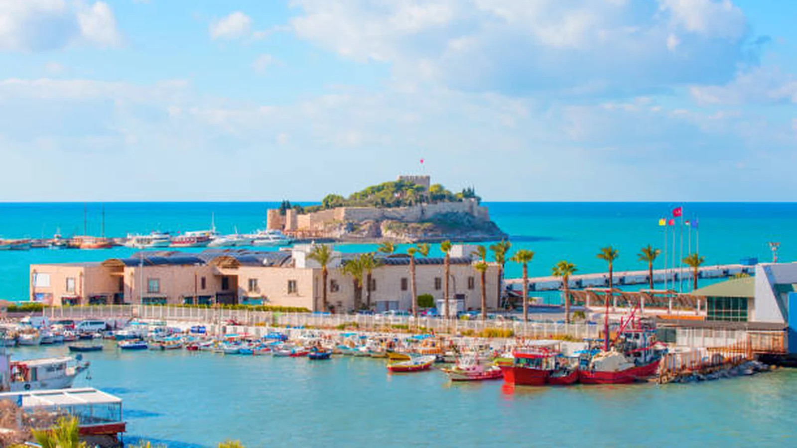 Kuşadası marina ve Güvercinada manzarası
