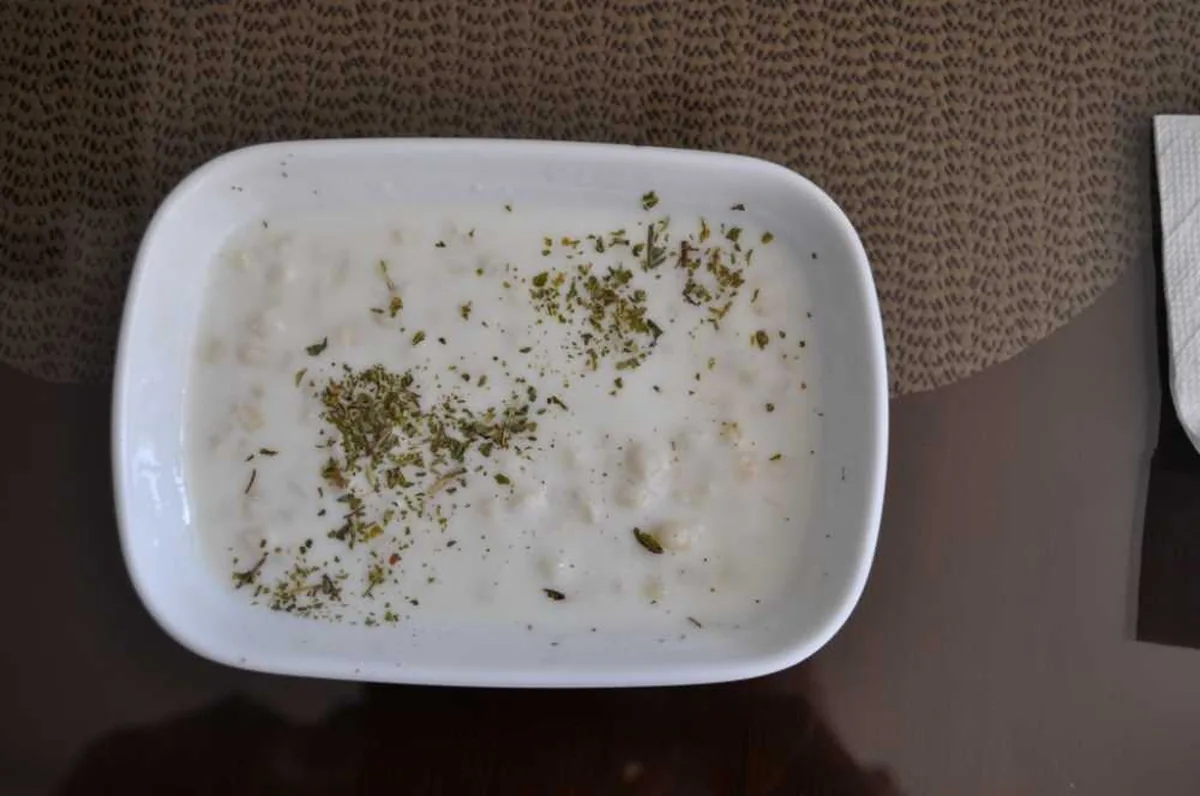 Nohut ve dövmeyle hazırlanan soğuk Şanlıurfa lebeni çorbası