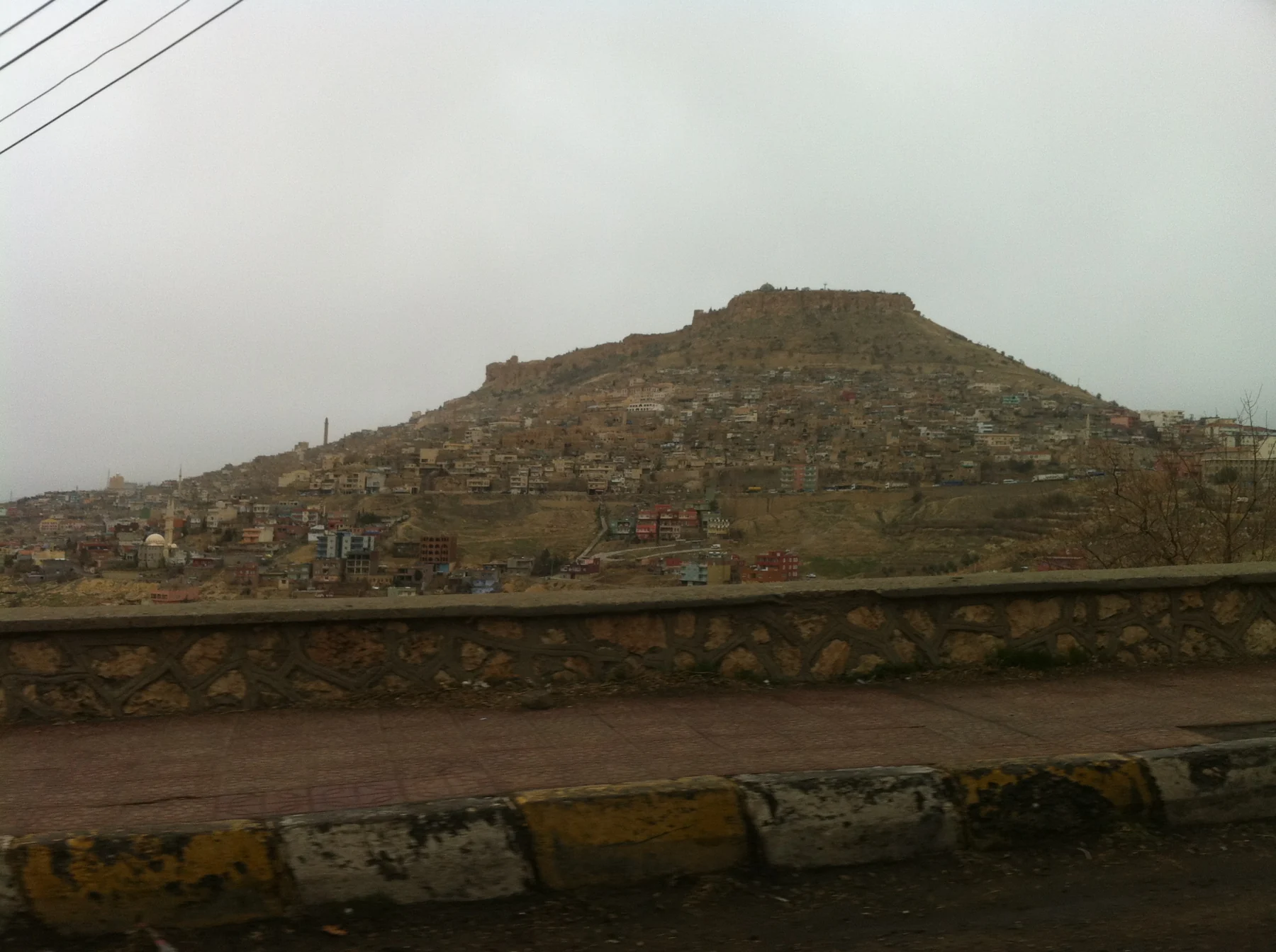 Eski Mardin şehir dokusu ve kale silüeti