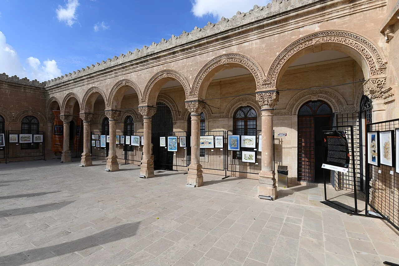 Mardin Müzesi taş avlusu