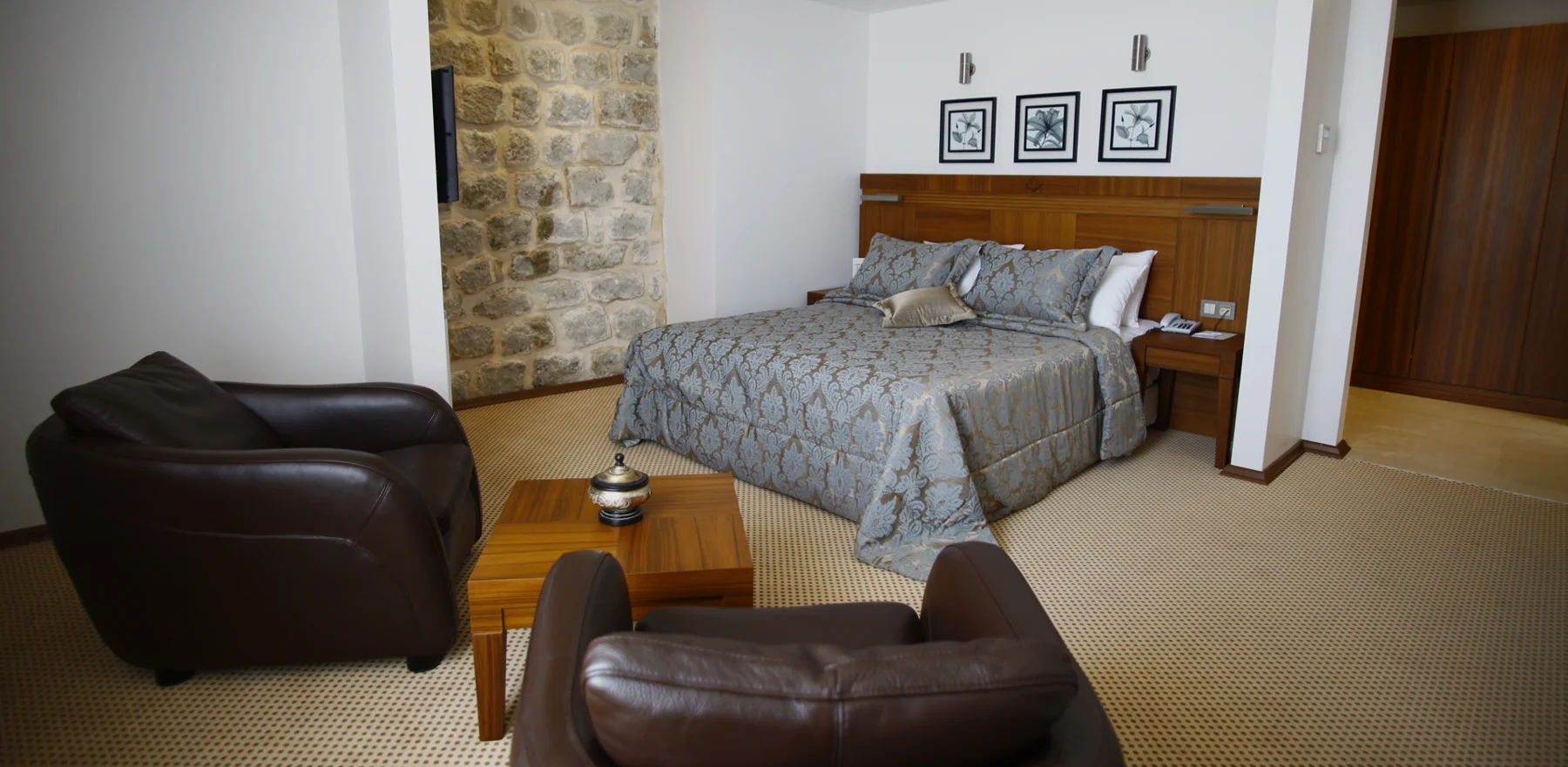 Reyhani Kasrı taş detaylı otel odası