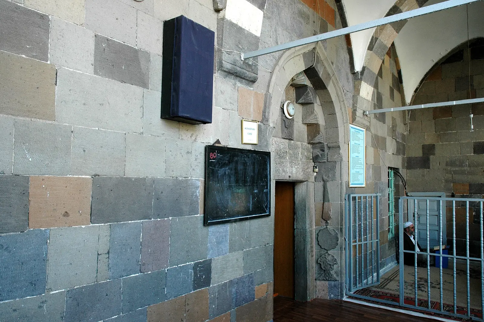 Alaeddin Bey Camii, Hamamı ve Külliye Çevresi