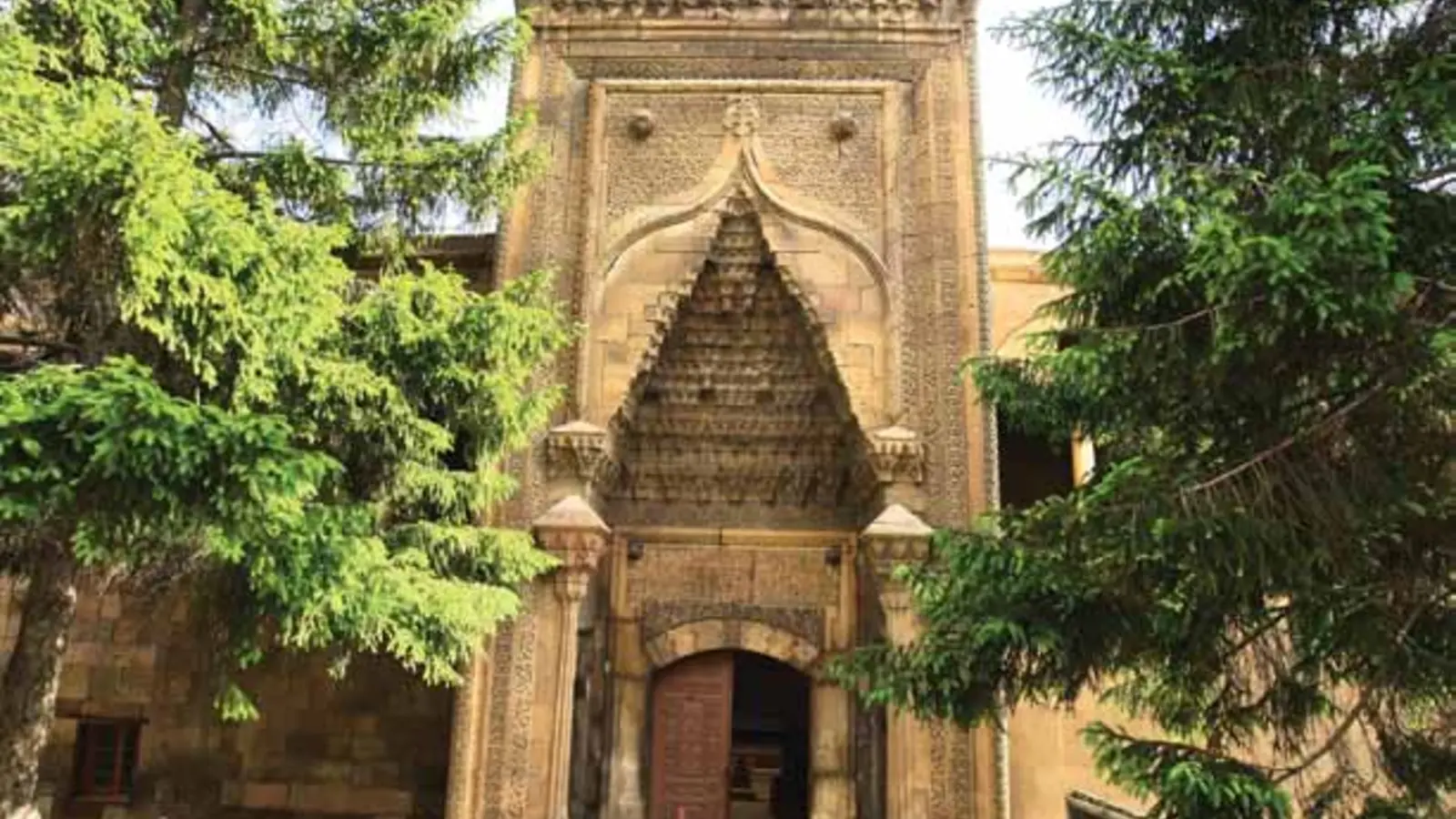 Ak Medrese ve Niğde’nin Kültür Rotası