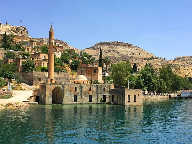 Halfeti kıyısı ve Fırat Nehri manzarası