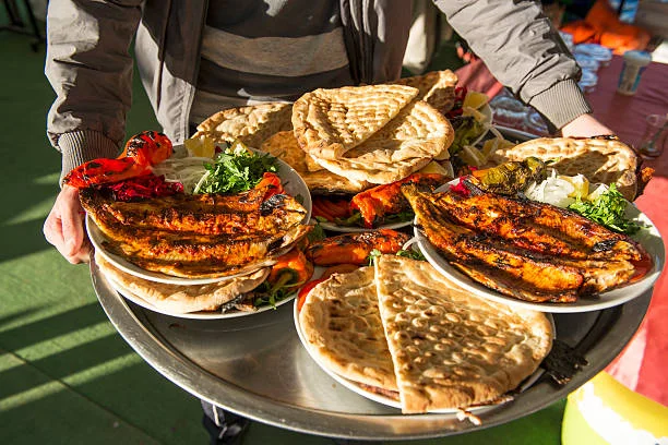 Şanlıurfa gezi planında yöresel kebap ve lavaş servisi