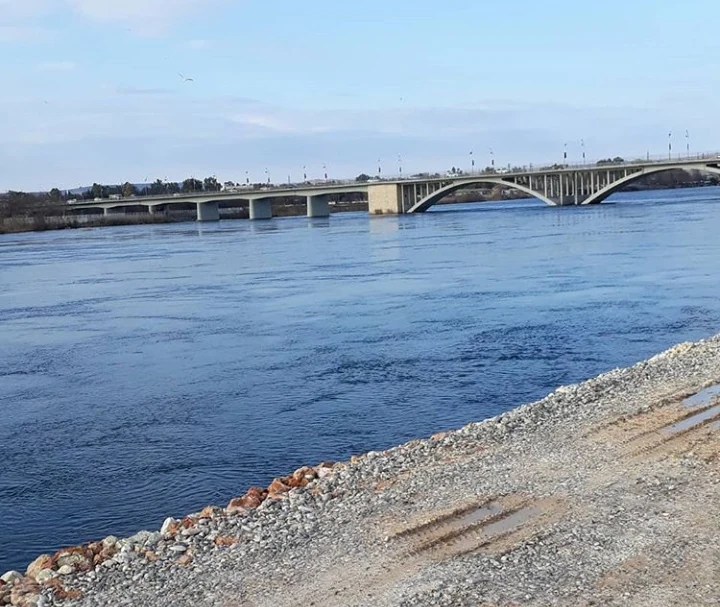 Birecik Fırat Nehri ve köprü görünümü