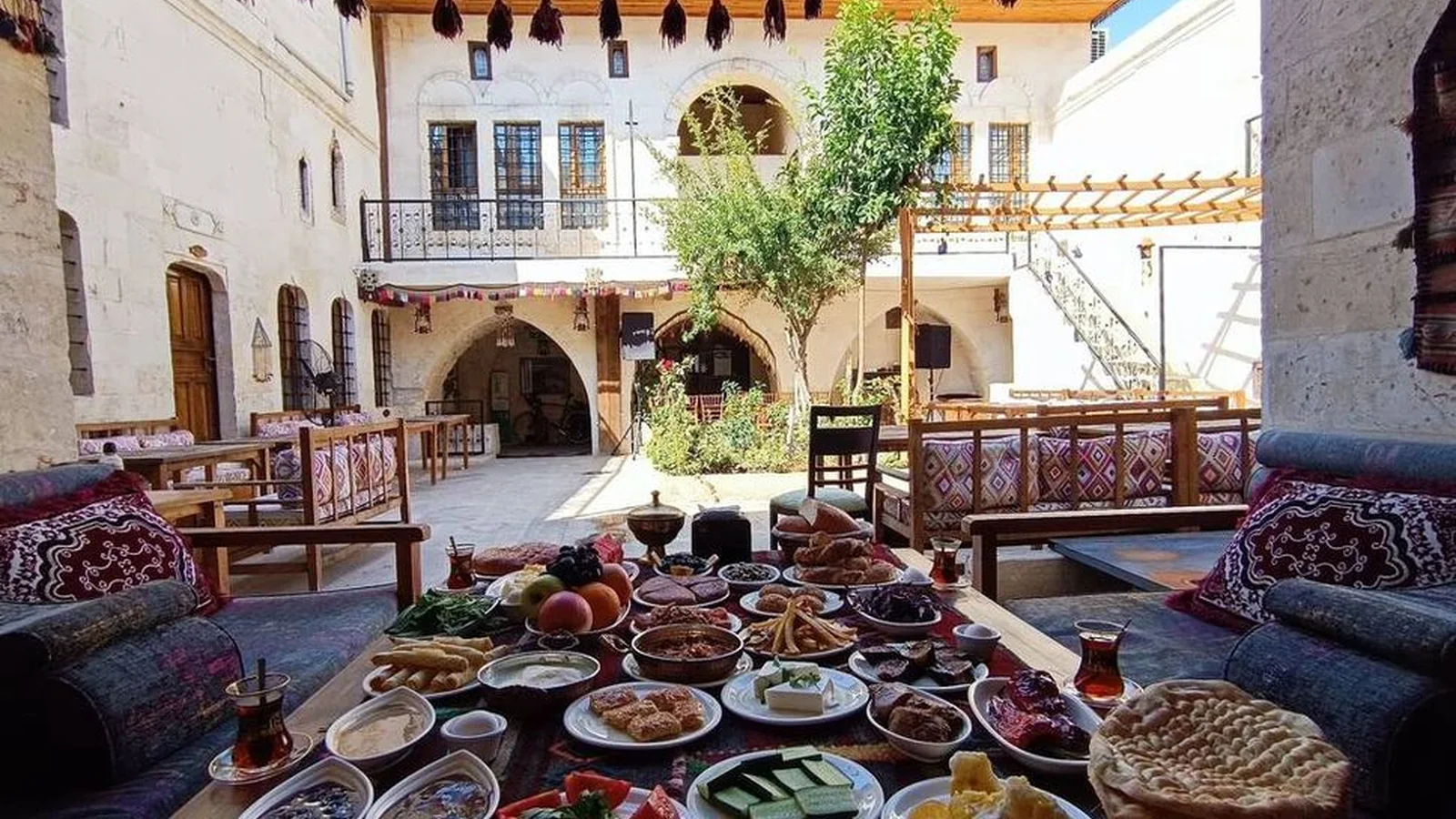 Şanlıurfa’da Nerede Kalınır? Merkez, Balıklıgöl, Tarihî Konak ve Otel Rehberi