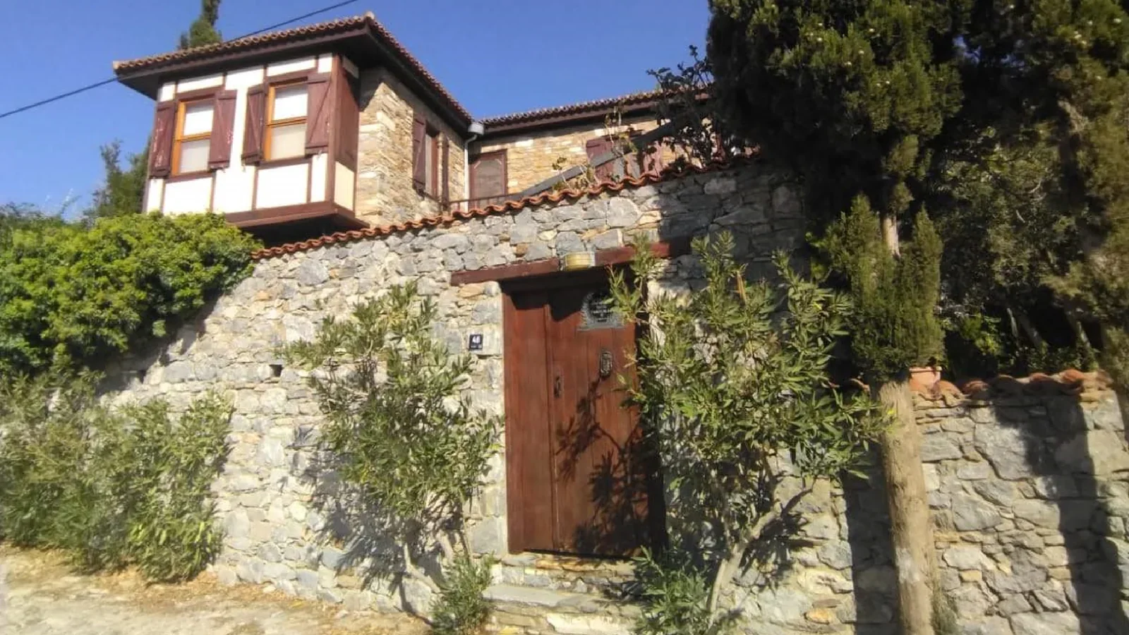 Eski Doğanbey Köyü taş sokak ve ev görünümü