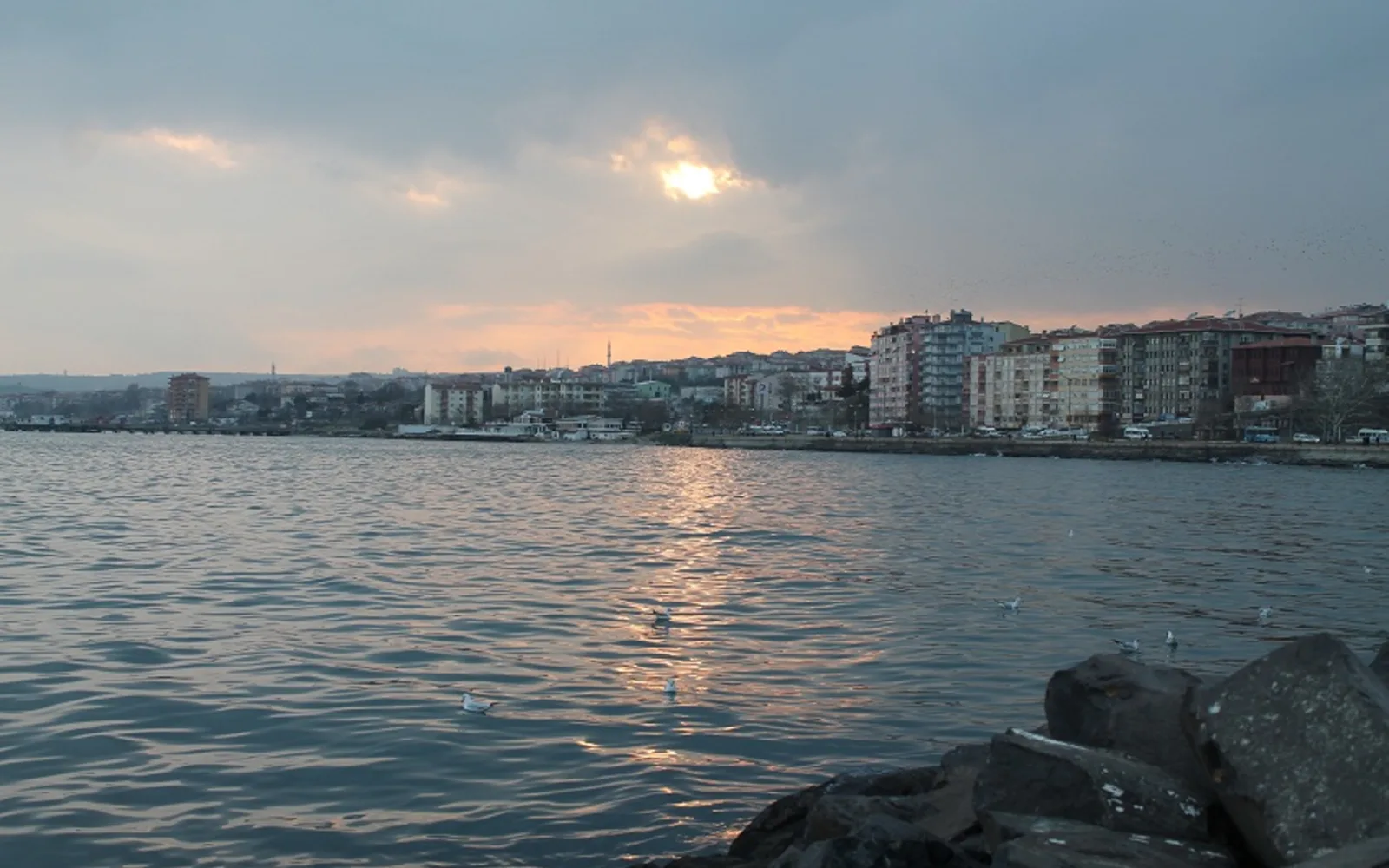 Tekirdağ Süleymanpaşa sahili ve liman manzarası