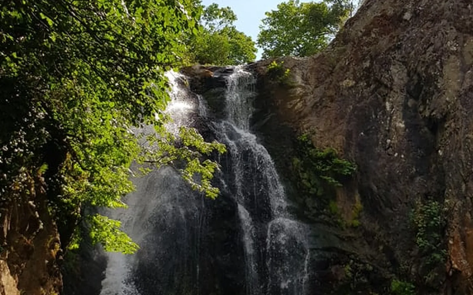 Sudüşen Şelalesi gerçek doğa fotoğrafı